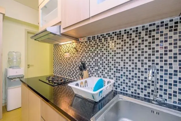 Modern Design 3BR at Meikarta Apartment - Mutfak