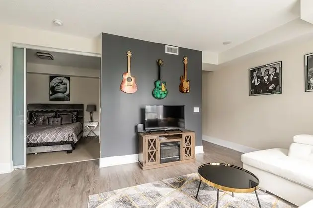Modern Downtown Apartment - Öne Çıkan Resim
