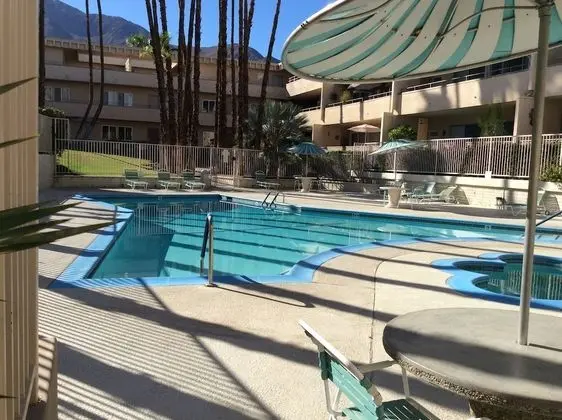Modern Downtown Condo - Havuz