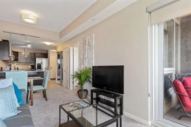 Modern DT Condo Balcony Parking Gym Hot Tub - Oda