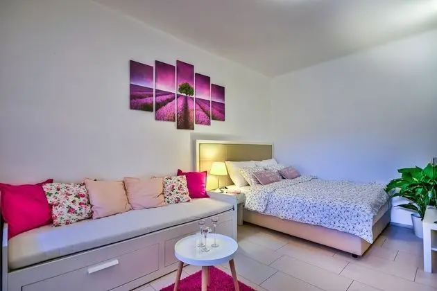 Modern Duplex Close to City Center- Free Parking