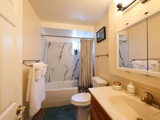 Modern, Exquisite 2-bedroom Home in Lafayette - Banyo Tipleri