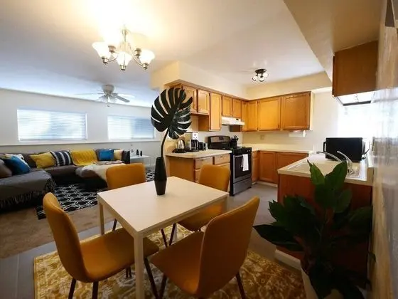 Modern, Exquisite 2-bedroom Home in Lafayette - Mutfak