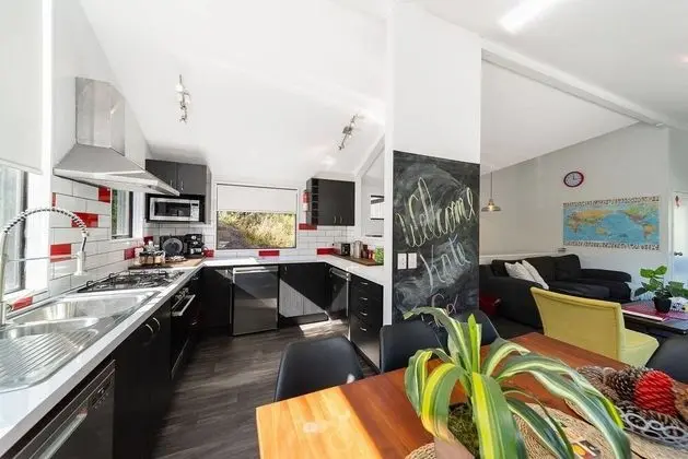 Modern Family Home 350 meters to Town Centre - Mutfak