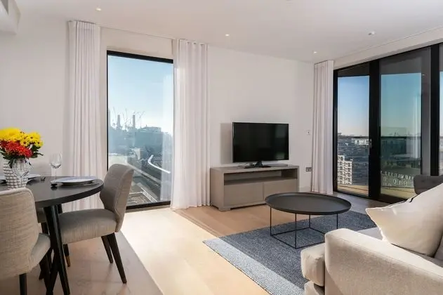 Modern Family Home close to Victoria Station - Öne Çıkan Resim