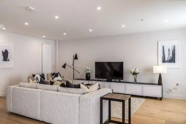 Modern Family Home in Kensington - Oda