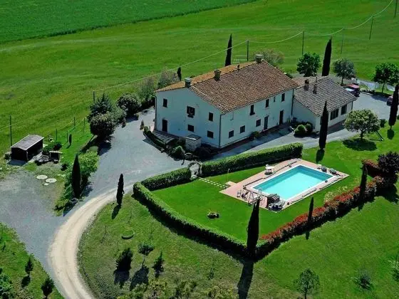 Modern Farmhouse in Pienza With Outdoor Pool