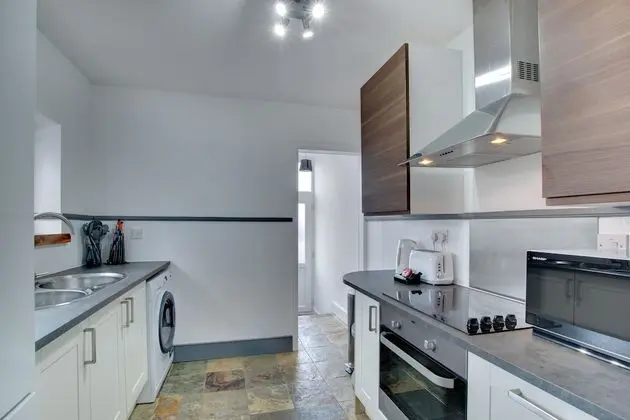 Modern First Floor Newcastle Apartment - Mutfak