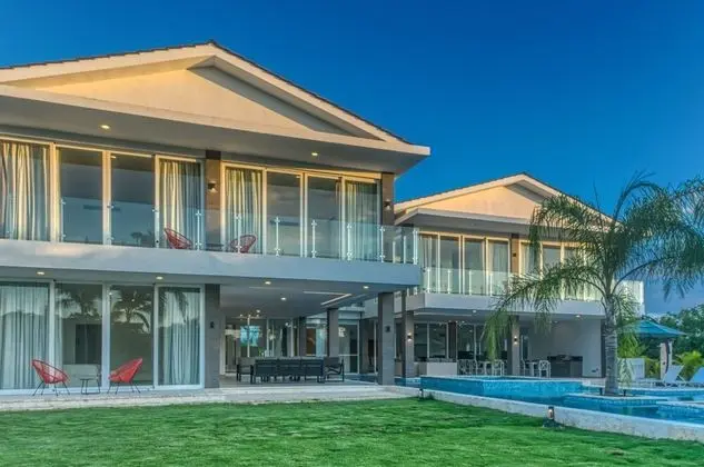 Modern and Fresh Oceanfront Villa - Dış Mekan