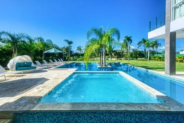 Modern and Fresh Oceanfront Villa - Havuz