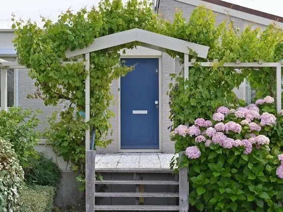 Modern Furnished Detached Bungalow, Located on the Marina