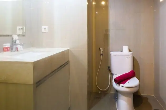 Modern Furnished Studio Apartment Near MT Haryono And Cawang - Banyo Tipleri