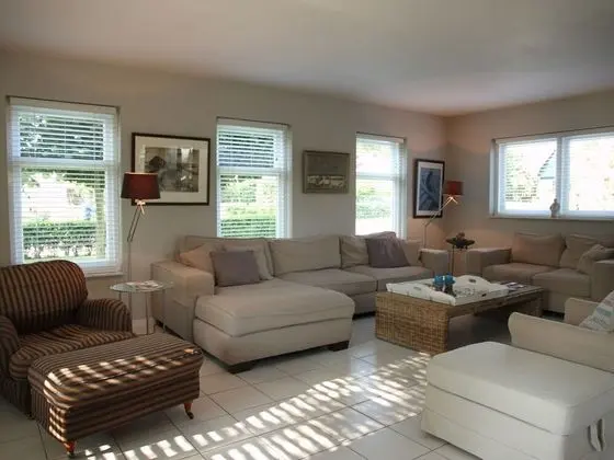 Modern Villa in Groet With Garden - Oda Düzeni