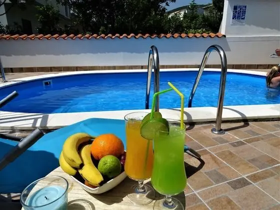 Modern Ground Floor Apartment With Private Terrace and Jacuzzi - Havuz
