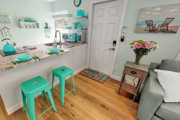 Modern Grove Duplex Unit B - Oda
