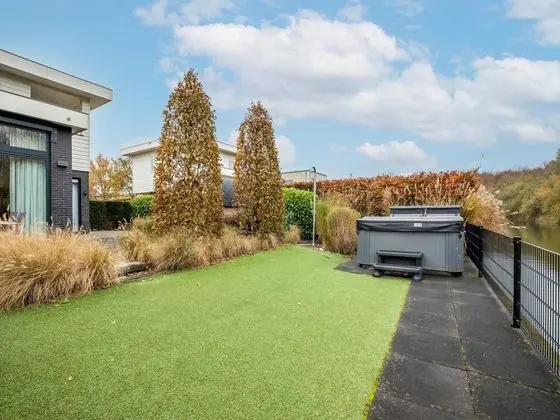 Modern Villa in Harderwijk with Hot Tub - Dış Mekan