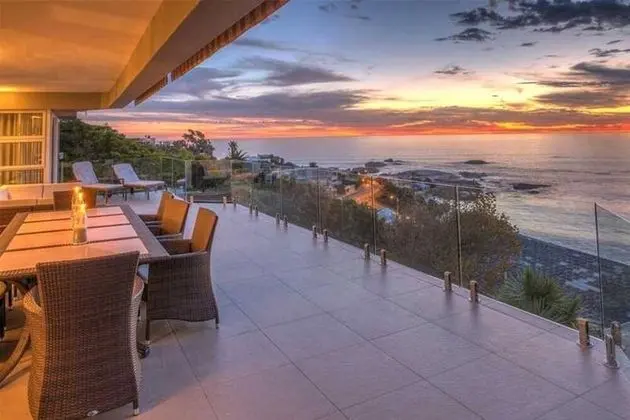 Modern Holiday Apartment in Secure Camps Bay Complex With Private Pool Houghton Steps - Oda