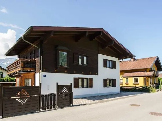 Modern Holiday Home in Bruck an der Großglocknerstraße With Garden