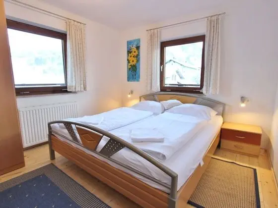 Modern Holiday Home in Bruck an der Großglocknerstraße With Garden - Oda