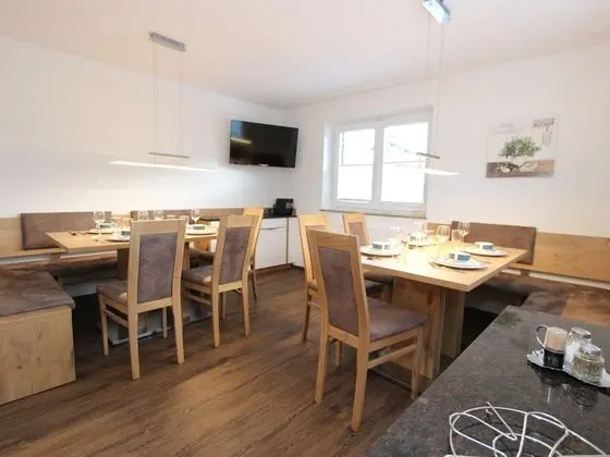 Modern Holiday Home in Bruck an der Großglocknerstraße With Garden - Yerinde Yemek