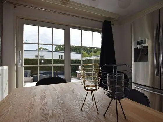 Modern Holiday Home in Kaatsheuvel with Hot Tub - Yerinde Yemek