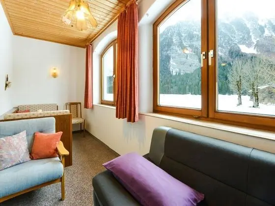 Modern Holiday Home in Leutasch With Barbecue - Oda Düzeni