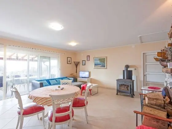 Modern Holiday Home in Mandre With Barbeque - Yerinde Yemek