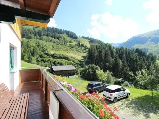 Modern Holiday Home in Maria Alm Near Ski Area - Oda Düzeni