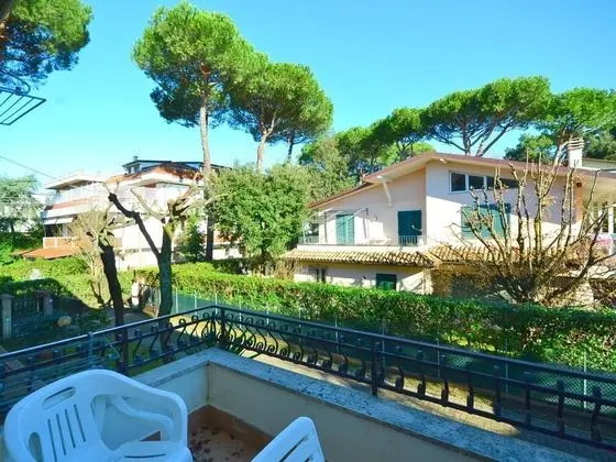 Modern Holiday Home in Massa With Garden