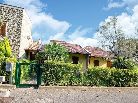 Modern Holiday Home in Moniga del Garda With Swimming Pool