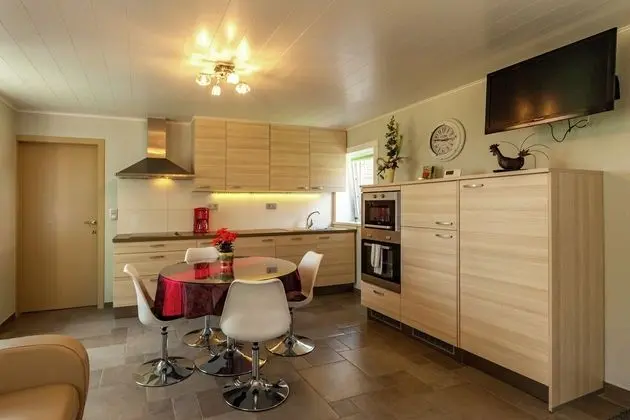 Modern Holiday Home Near Forest in Le Bizet - Yerinde Yemek
