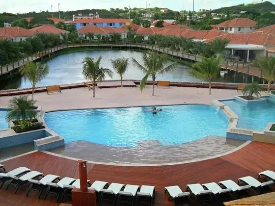 Modern Holiday Home Near Mambo Beach in Willemstad - Havuz