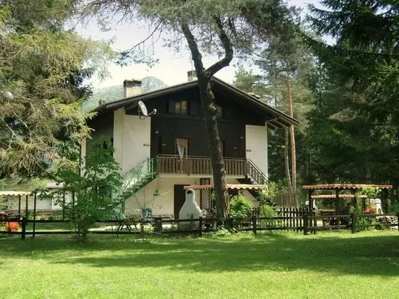 Modern Holiday Home Pieve di Ledro With Garden