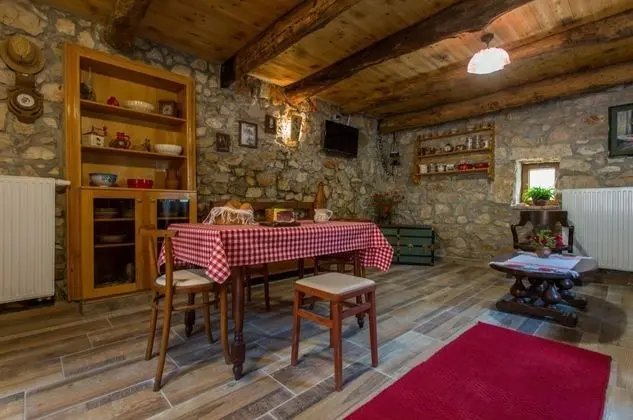 Modern Holiday Home in Polje With Air Conditioning - Yerinde Yemek