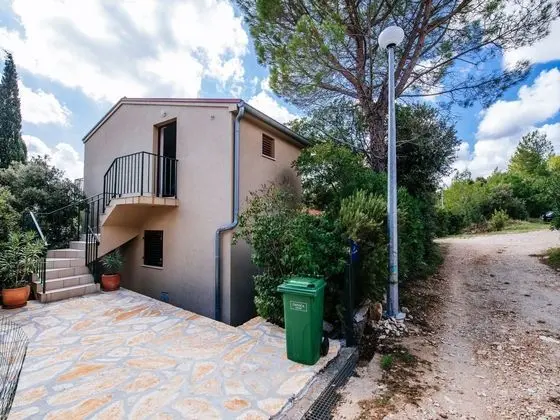 Modern Holiday Home in Posedarje With Terrace - Dış Mekan