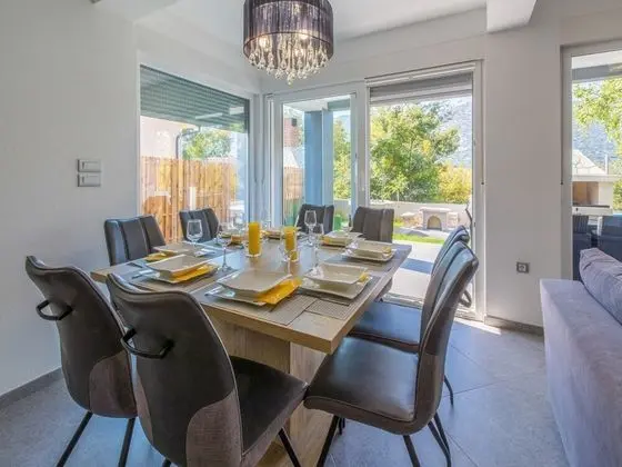 Modern Holiday Home With Private Pool and Mountain View - Yerinde Yemek
