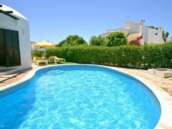 Modern Holiday Home in Quarteira With Swimming Pool - Havuz
