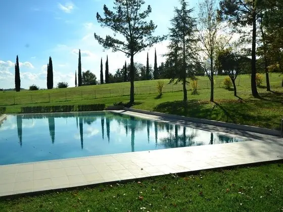 Modern Holiday Home in Rignano Sull'arno With Swimming Pool - Havuz