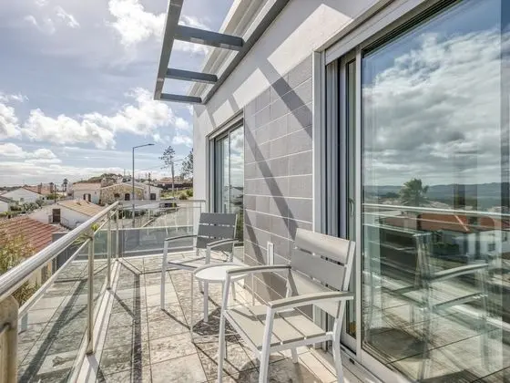Modern Holiday Home in Salir do Porto With Swimming Pool