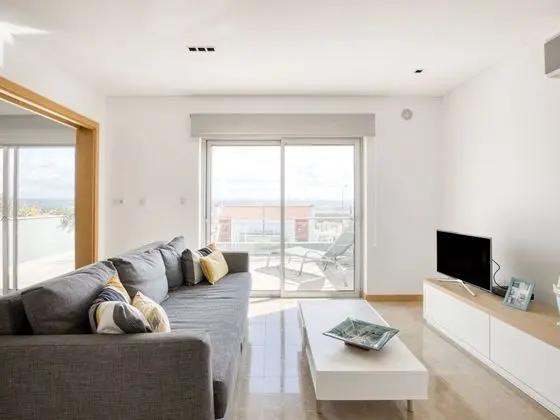 Modern Holiday Home in Salir do Porto With Swimming Pool