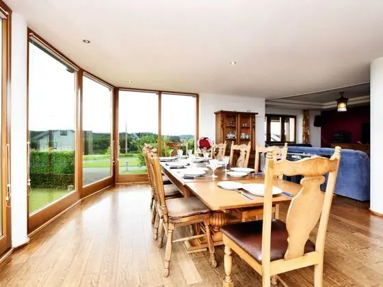 Modern Holiday Home in Schönberg with Hot Tub - Yerinde Yemek