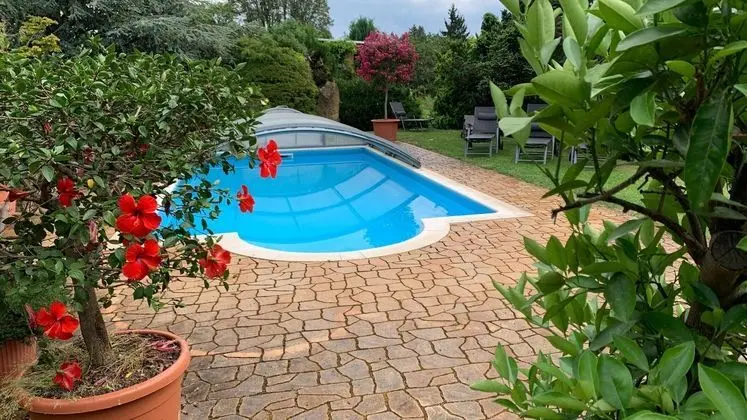 Modern Holiday Home With Shared Swimming Pool in Mittelndorf - Spa