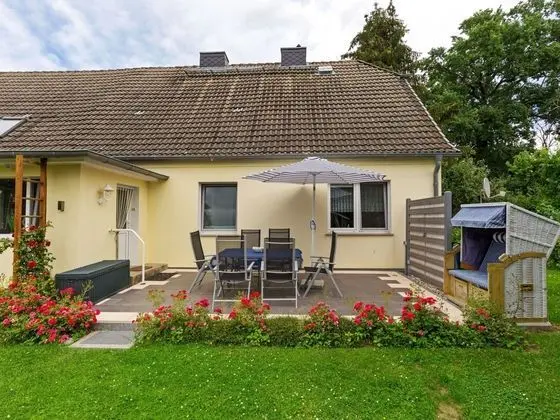 Modern Holiday Home in Zierow With Terrace - Dış Mekan