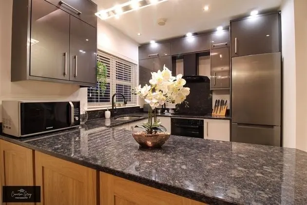 Modern Home in Belfast, Office, Parking, Wifi - Mutfak