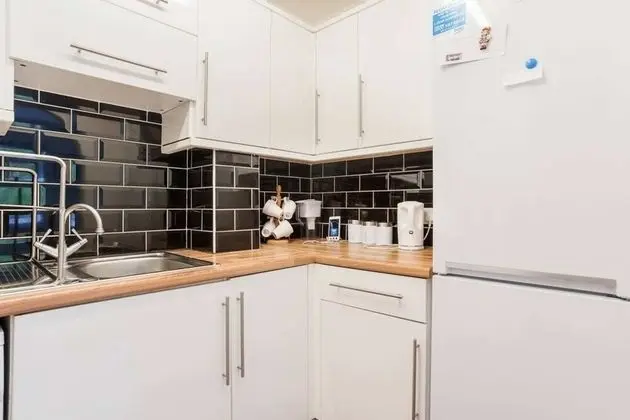 Modern and Homely 2 Bedroom by Canary Wharf - Mutfak