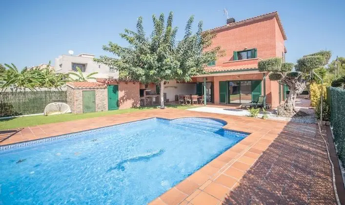 Modern House For Families (R77)