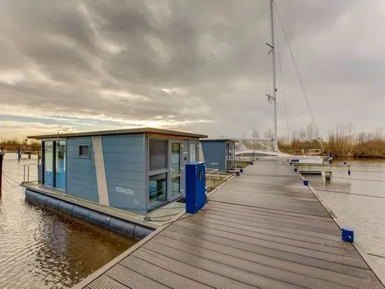 Modern Houseboat in Marina of Volendam With Swimming Pool - Dış Mekan