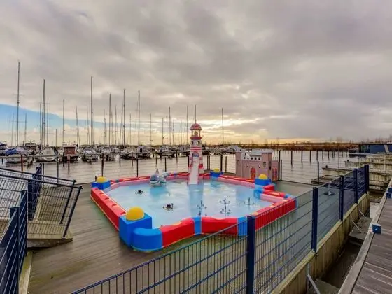 Modern Houseboat in Marina of Volendam With Swimming Pool - Havuz