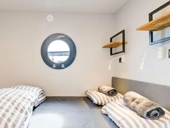 Modern Houseboat in Volendam With Shared Pool - Oda