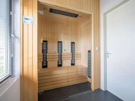 Modern Villa with Large Garden by the Water with Hot Tub & Infrared Sauna - Havuz